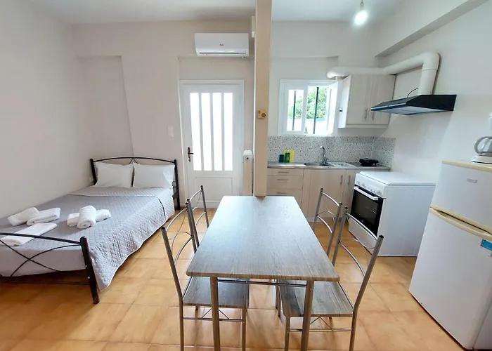 Estia Holiday Apartment & Studio