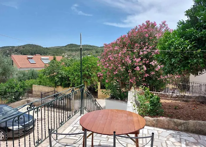 Estia Holiday Apartment & Studio