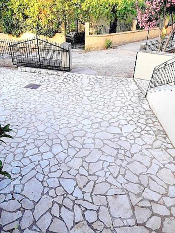 Apartment Estia & *